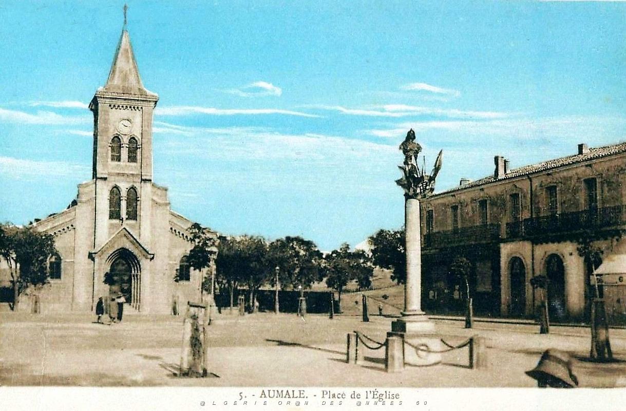 Aumale - Place de l'Eglise.jpg